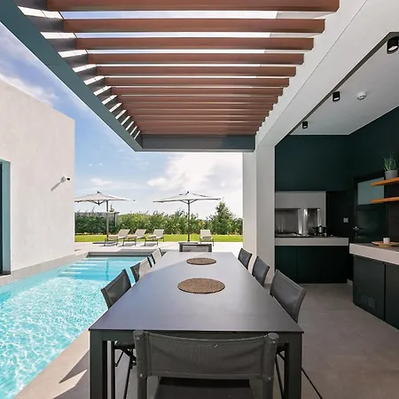 Modern Ruzic With Pool Near Porec *