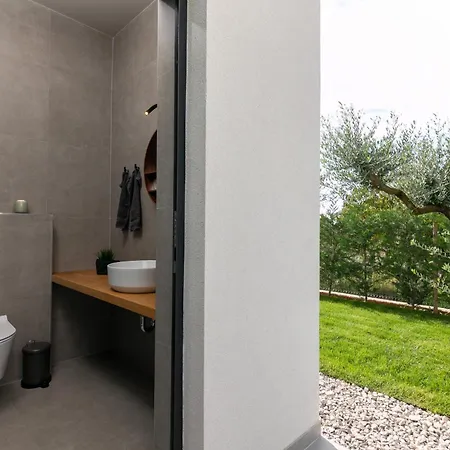 ヴィラ Modern Ruzic With Pool Near Porec Babići