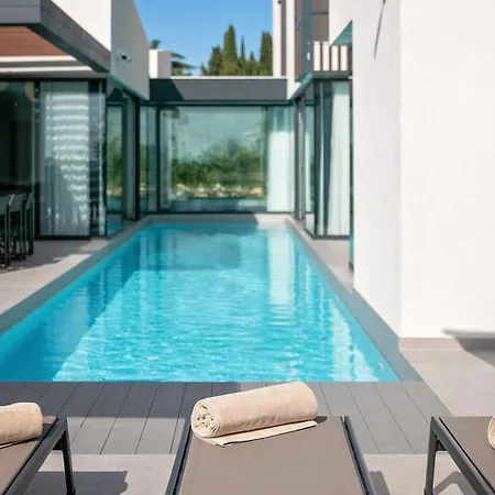 Modern Ruzic With Pool Near Porec Vranići